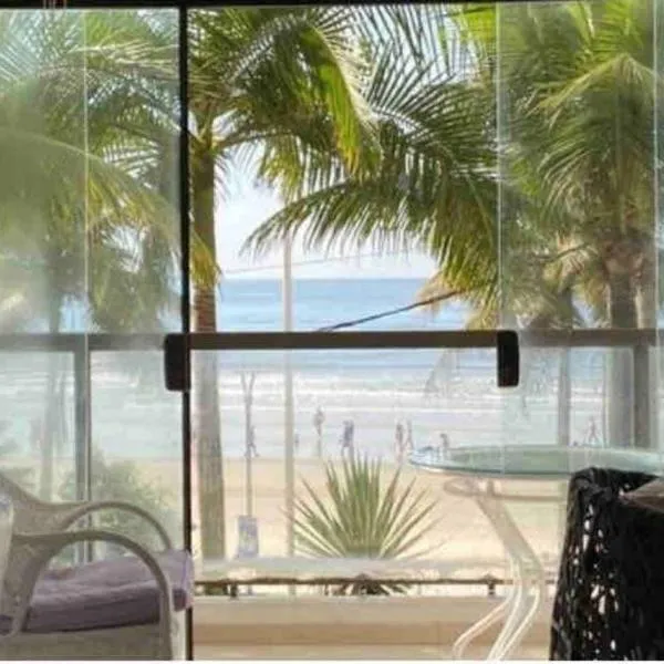 Apto Pé Na Areia - Praia das Astúrias Guarujá-SP, hotel v destinaci Guarujá