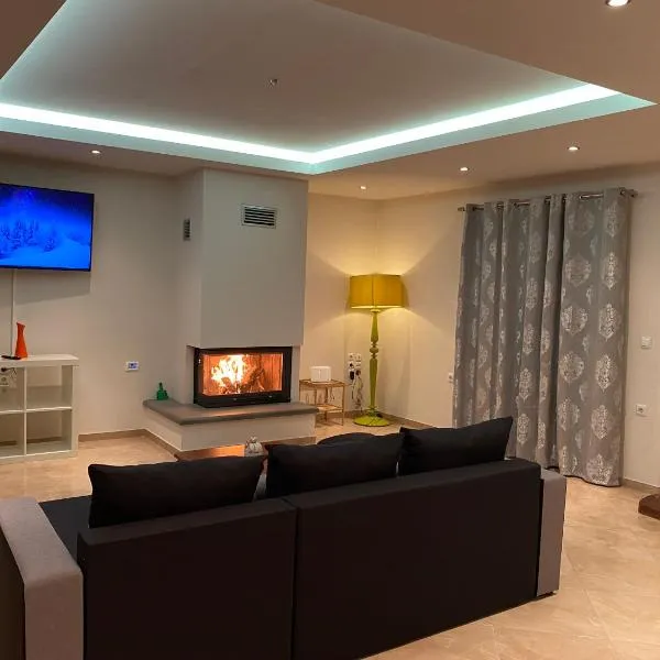 Αρτέμιδα plus Karpenisi Apartment, hotel in Karpenision