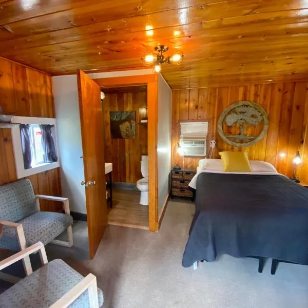 Cabin 8 at Horse Creek Resort, ξενοδοχείο σε Rapid City