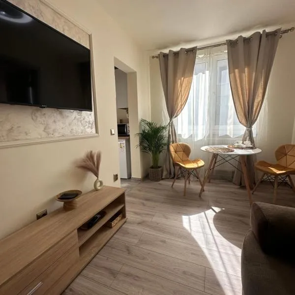 Angel House – hotel w mieście Deva