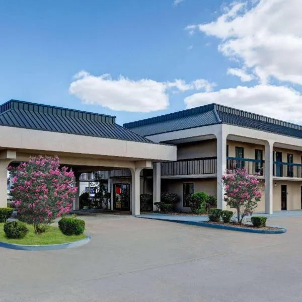 Days Inn by Wyndham Greenville MS, хотел в Грийнвил