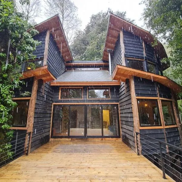 Mágica Casa Enclavada en el Corazón del Bosque, hótel í Huilo Huilo