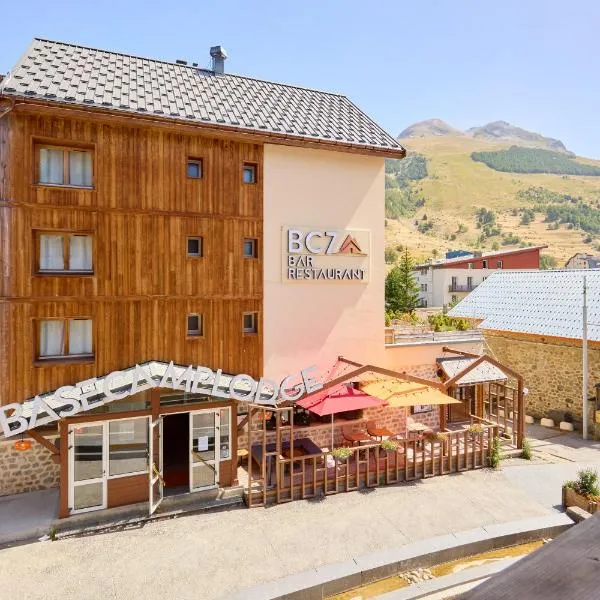 Hotel Base Camp Lodge - Les 2 Alpes – hotel w mieście Les Deux Alpes