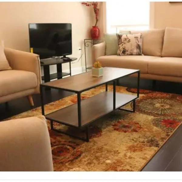 Entire 3 bedroom Private Luxury Condo, hotel in Washington