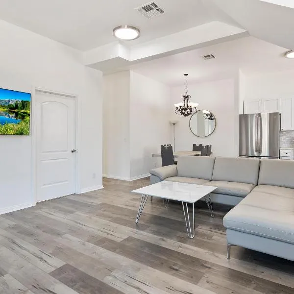 Spacious Private gated modern loft close to Universal Studio and Hollywood, hotel in Los Angeles