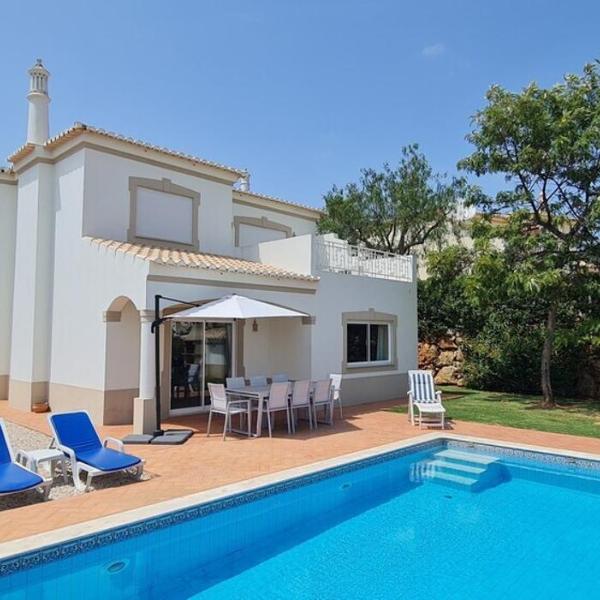 Four Bedroom Villa with private pool Oasis Parque AT09