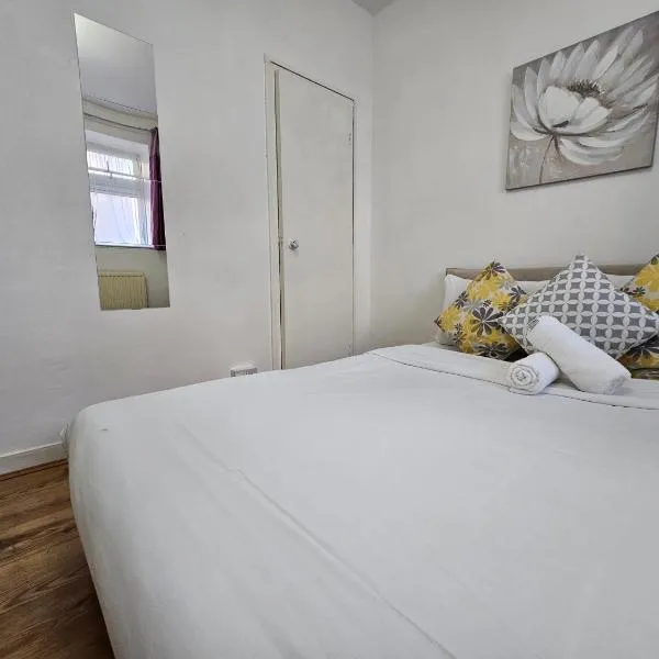 Globe Rooms, hotel in London