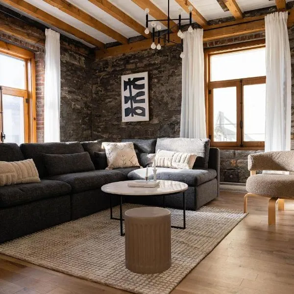 Maison Place Royale by Luxury In Transit, hotel in Montreal