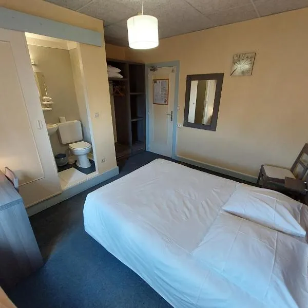 Logis Hotels - Le Saint Clément - Hotel Restaurant, hotel din Saint-Médard-de-Guizières