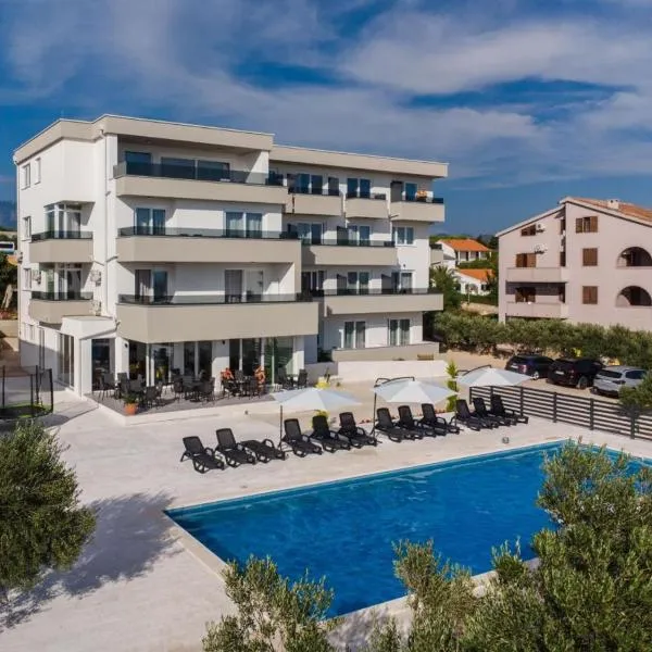 Boutique Hotel IVY'Z, ξενοδοχείο σε Novalja