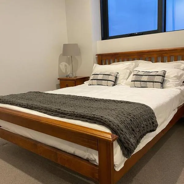 Lovely 1BD condo with free parking city view, hotel in Melbourne