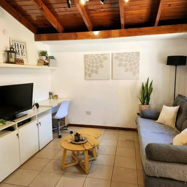 Casa 2 ambientes en Tesei, Hurlingham, отель в городе Морон