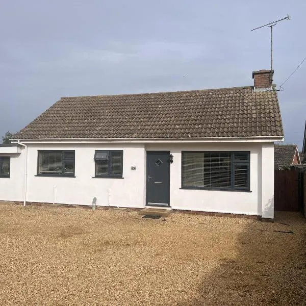 Pet-Friendly - 2 Bedrooms Bungalow hot tub parking, hotel in Heacham