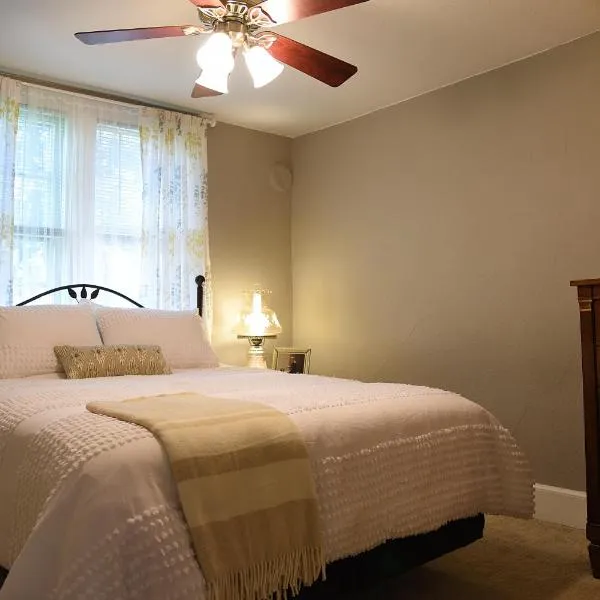 Cozy Home Near all Milwaukee Attractions, hotell sihtkohas Milwaukee