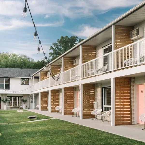 The June Motel, Prince Edward County、ピクトンのホテル