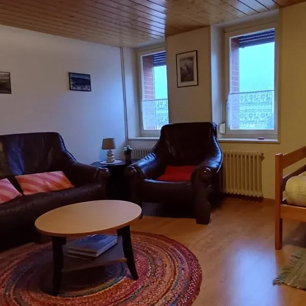 Halte au pied du Creux du Van, hotel en Travers