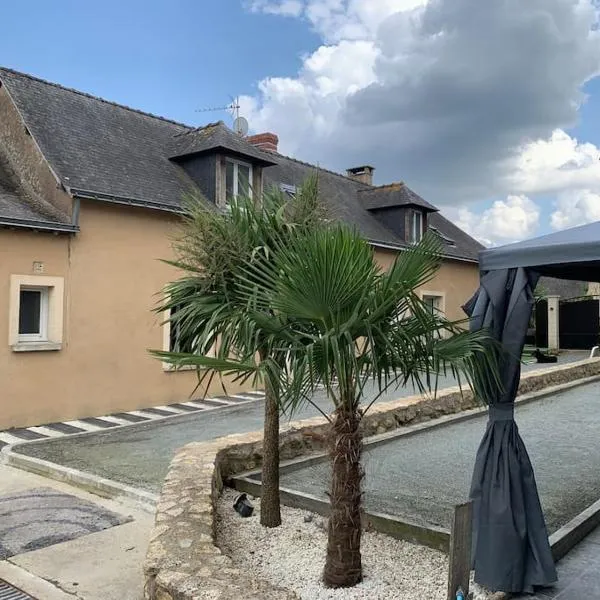 Maison familiale 11 personnes, hotel v destinaci Lézigné