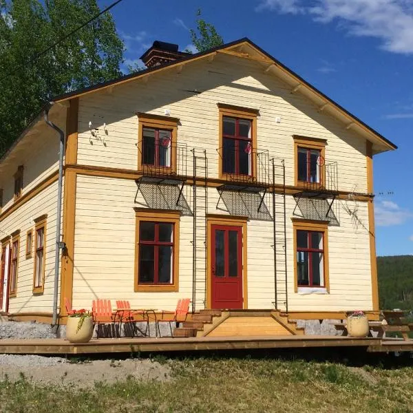 B&B Bjärtrå โรงแรมในHjälta