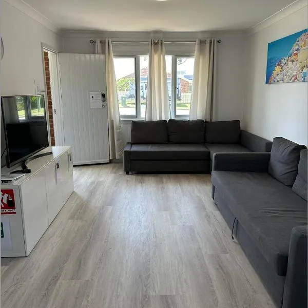 Caves Beach Holiday House, hotel in Caves Beach