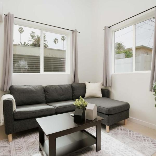 Cozy 2BR Condo near Beverly Hills and Culver City