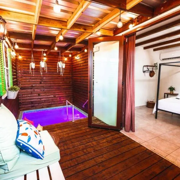 Catania 2 Suite W/private pool,W/heater , WIFI., hotel in Aguadilla