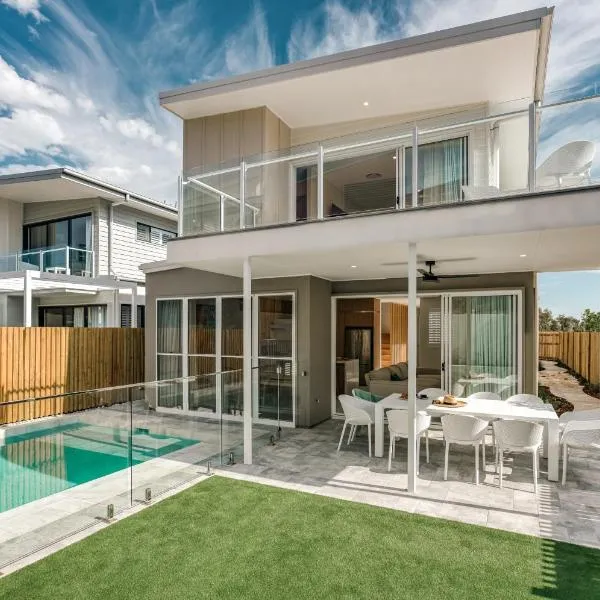 Essence Peregian Beach Resort - Saltbush 5 Bedroom Luxury Home with Private Pool, hotel v destinaci Peregian Beach