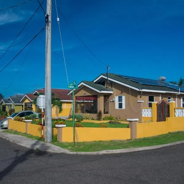 PARADISE VILLa SLEEP 6 PRIVATE POOL,位于欧丘里欧的酒店