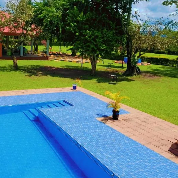 Arien Hotel โรงแรมในHoima