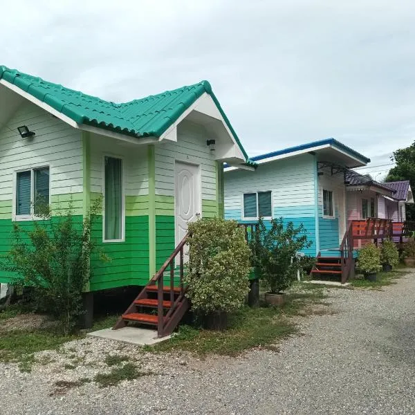 ชายเขาโฮมสเตย์, hotel v destinaci Kanchanaburi