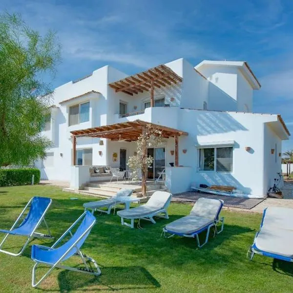 unique flat_ garden and lagoon, Hotel in Hurghada