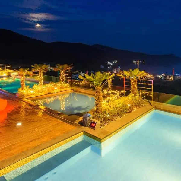 Friemily Pool Villa & Hotel, hotel v destinácii Geoje