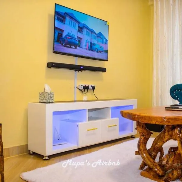 Mupa's Luxury Condo II BnB, hotell sihtkohas Nyahururu