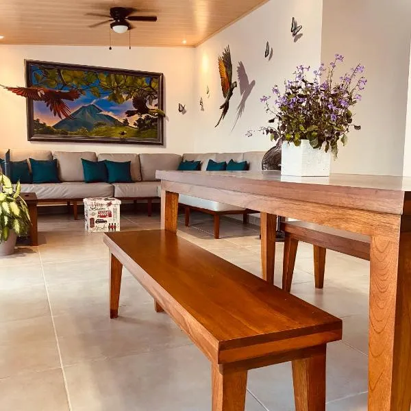 Casa Macaw, hotel in Fortuna