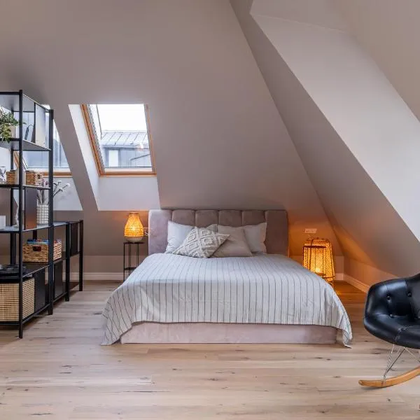 Cozy Spacious Loft! Great for Longer Stays!, hotel v Rize