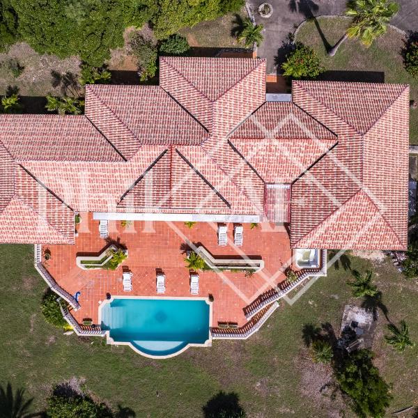 Beautiful 5 bed-rooms Villa at Terres Basses, Friar's Bay