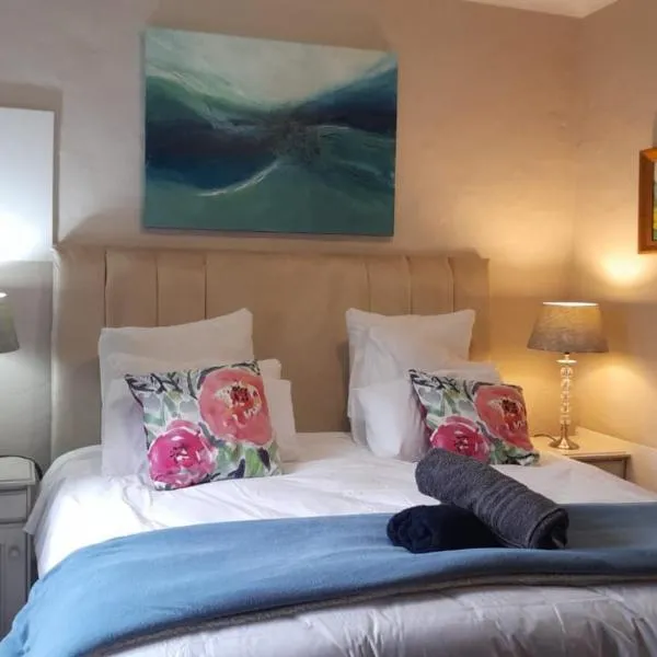 Firefly Cottage: Cosi nest tucked away in garden, hotel in Kenton on Sea