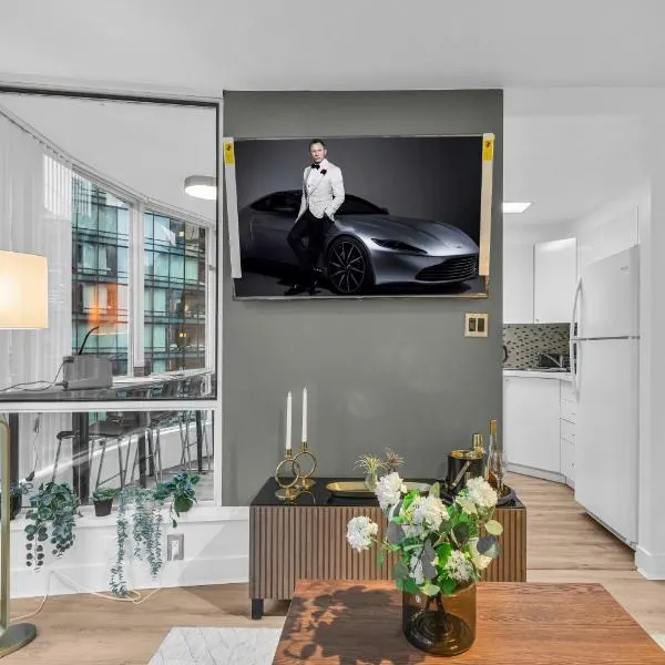 1-BR Condo in Downtown Coal Harbour with Parking and City Views, hotel in Vancouver