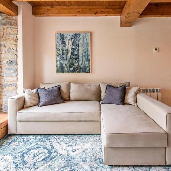 Egur Etxe I Caserío Vasco I Jardín I Porche I BBQ I Chimenea, Hotel in Zárate