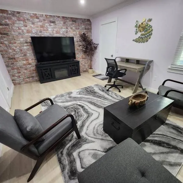 Modern Island Serenity!-Pet-Friendly villa, hotel in Hilton Head Island