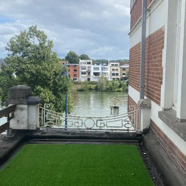 Studio vue sur Meuse, Hotel in Namur