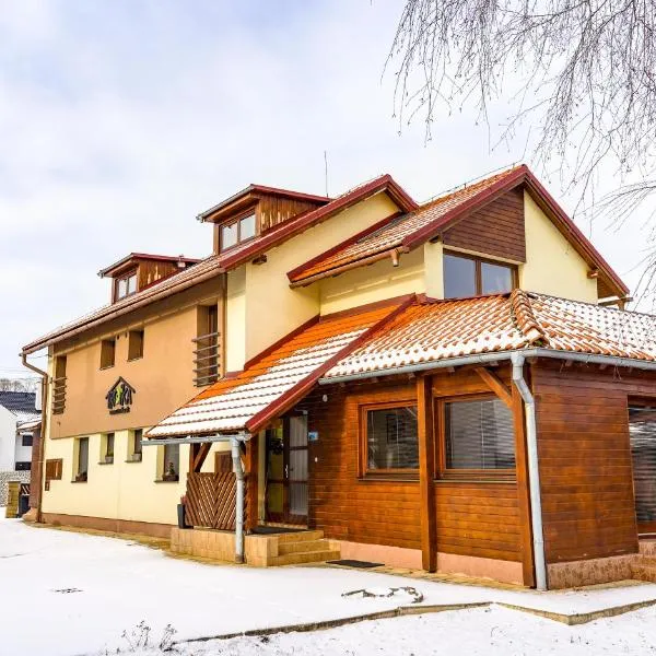 Troika Penzión, Hotel in Pavčina Lehota