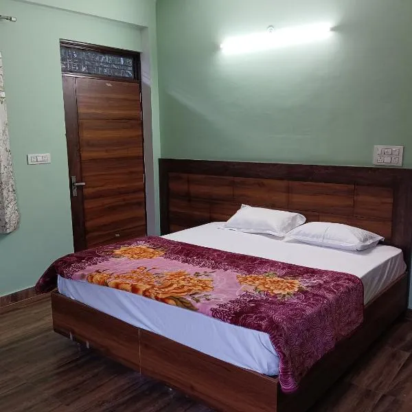 Crescent Moon Homestay, hotel in Rishīkesh
