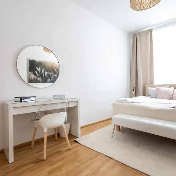 OrestaLiving - 2BR On the Danube Canal, hotel in Vienna