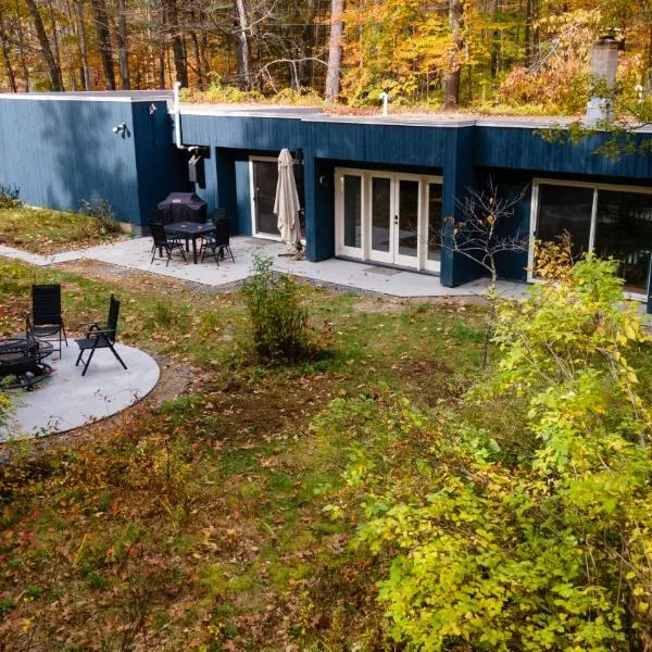 earthship forest exile, hotel in Temple
