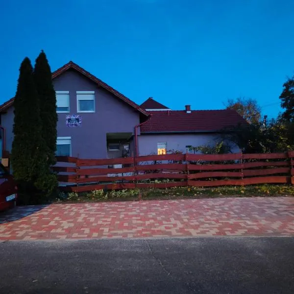 Bella Vendégház、セーケシュフェヘールヴァールのホテル