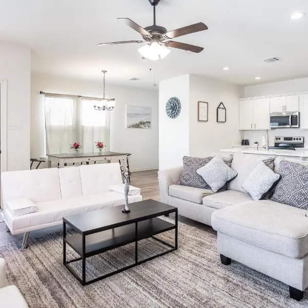 Luxury Townhome by LSU campus, ξενοδοχείο σε Μπατόν Ρουζ