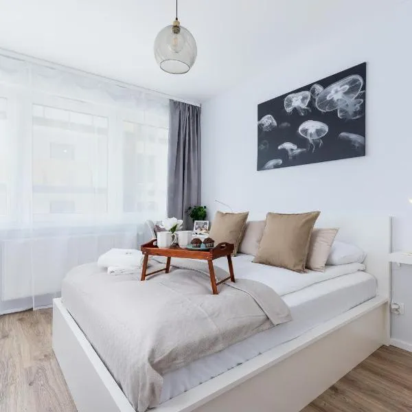 Cracow Apartment Bronowicka with Parking by Noclegi Renters, hotel in Kraków
