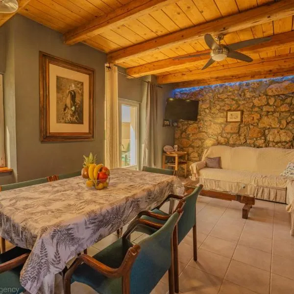 Rustica Luxury with lots of comfort and space and a fantastic view, ξενοδοχείο σε Zubovići