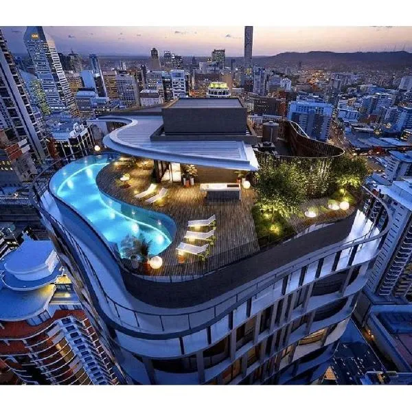 Lux 35th floor 2br 2bath, Infinity pool, Gym, Wifi, hotel in Brisbane