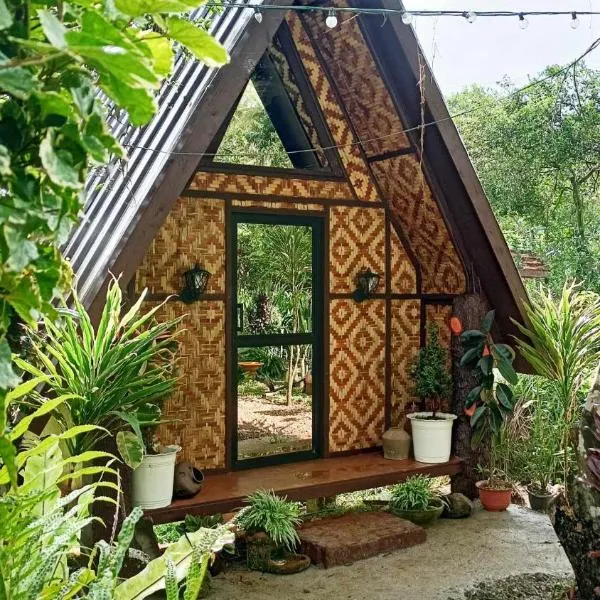 LK Farmcation Cabin Ligaya - Lucban, Quezon, hotel v destinaci Nalunao